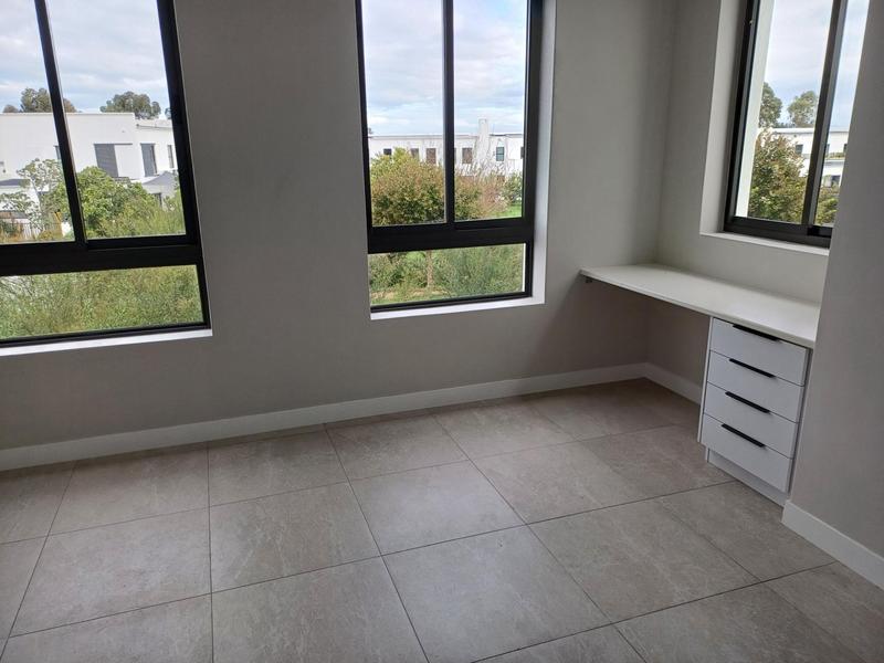 To Let 4 Bedroom Property for Rent in Somerset West Western Cape